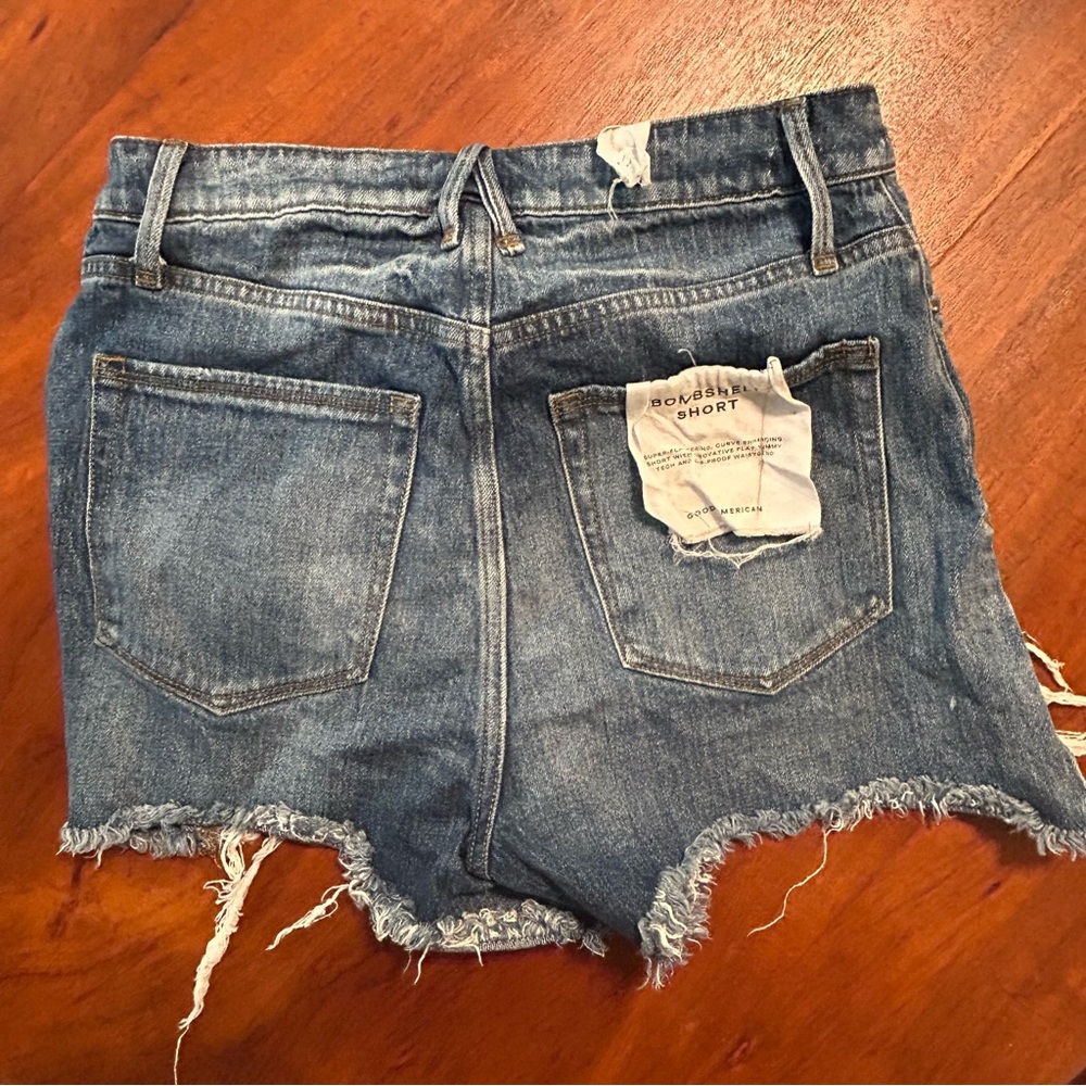 Good American Bombshell Shorts Size 6 / Size 28 Distressed - Picture 5 of 7